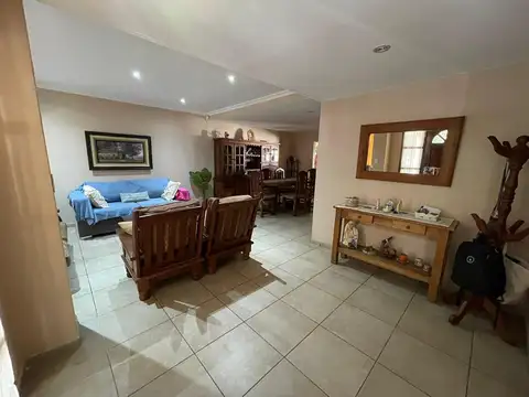 Casa en Venta en Castelar, USD 245.000