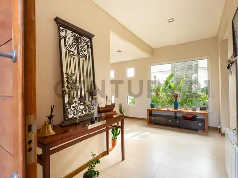 Casa en Venta con 4 cocheras
