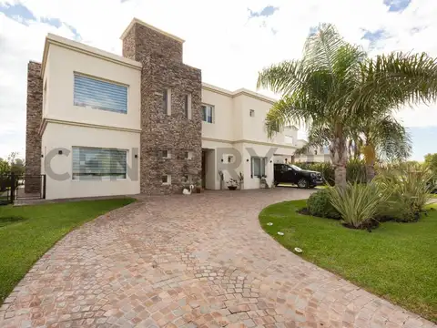 Casa 5 ambientes con 3 baños