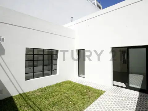 CASA EN VENTA EN LA PLATA TIPO PH DUPLEX A ESTRENAR DE 1 DORMITORIO Y  PATIO