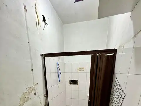 Local sobre Cerrito - Apto cualquier destino - OPORTUNIDAD 