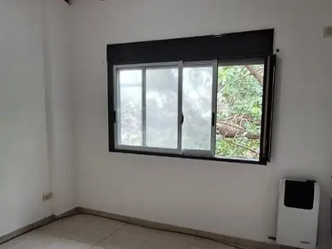 Departamento de 2 Ambientes al Frente con Balcón