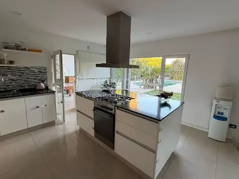 Casa en Venta en Countries y Barrios Cerrados en Moreno, USD 480.000