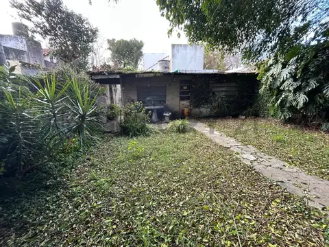 Casa 8 ambientes con 3 baños