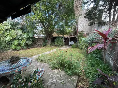 VENTA CASA FLORIDA (3 PH)  sobre  lote  propio  de 8.66 X 39.85 A RECICLAR