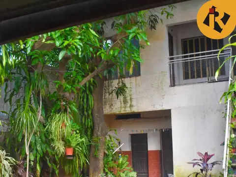 Casa con departamentos independientes