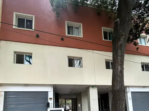 Depto amplio con 2 dormitorios y cochera