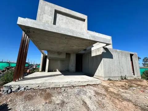 VENTA  CASA LAGOS DE CANNING II EZEIZA - 5 AMB / PILETA / A TERMINAR  / FINANCIACION / PERMUTA/