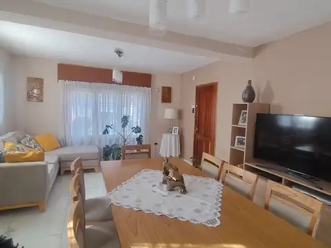 Casa 5 ambientes con 2 baños