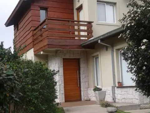 Casa en Alquiler - 2 Dormitorios 2 Baños - 600mts - Mar Del Plata
