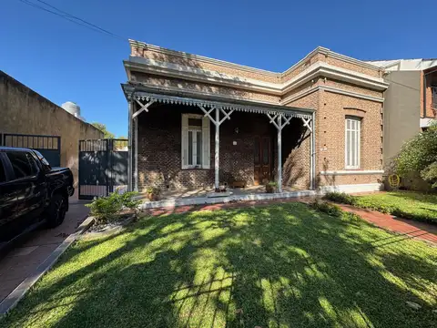 CASA EN VENTA DE 5 AMBIENTES EN LOMAS DE ZAMORA