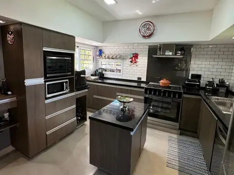 Casa en Venta en Temperley, USD 490.000