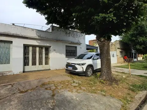 CASA 3 AMB CON COCHERA, QUINCHO, TERRAZA Y GALPÓN