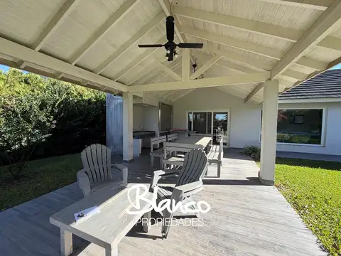 Casa 5 ambientes con 3 baños