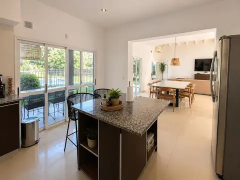 Casa en Venta con 5 cocheras