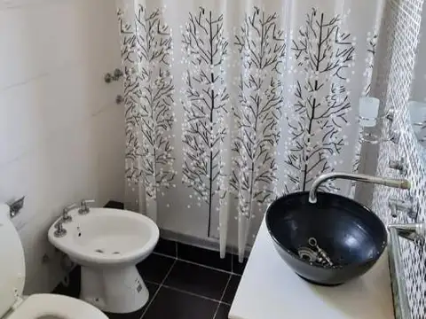 Casa 4 ambientes + departamento excelente ubicación