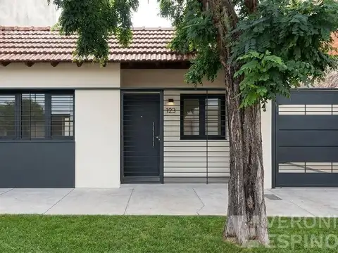 Casa de tres ambientes en venta, Moron