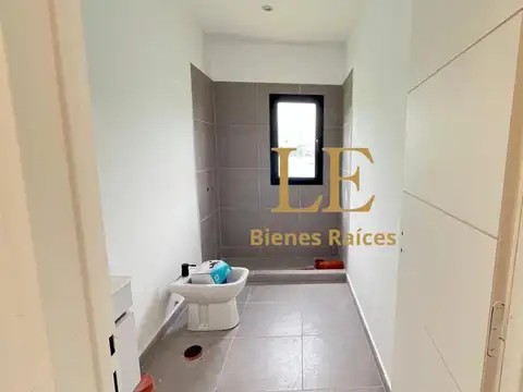 Casa 4 ambientes con 3 baños