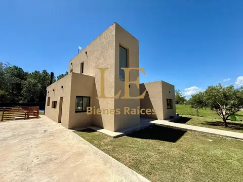 Casa 4 ambientes con 3 baños