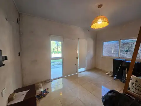 Casa 6 ambientes con 2 baños