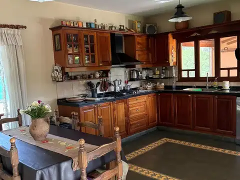 Casa 44 ambientes con 3 baños