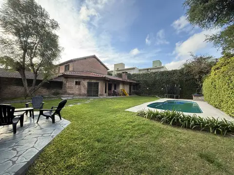 Casa en Venta con 2 cocheras
