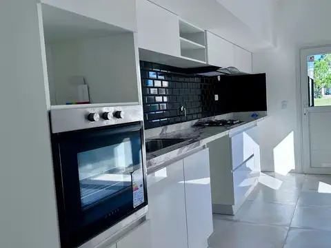 Casa en Alquiler con 4 cocheras