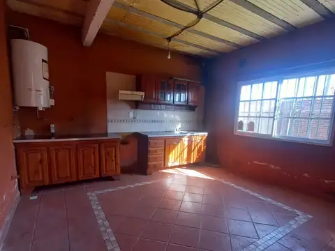 Casa 4 ambientes con 1 baño