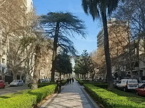 Dueña alquila departamento dos dormitorios, uno chico, en esquina Bv.Oroño y 9 de Julio 