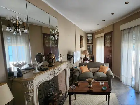 Depto Tipo Casa 5 ambientes con 3 baños