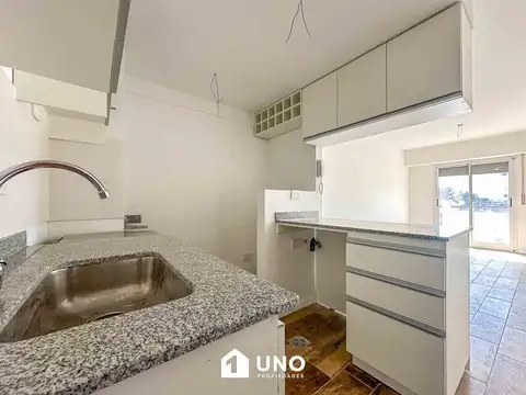 Cerrito y 1º de Mayo - Dpto de 1 Dormitorio Externo.