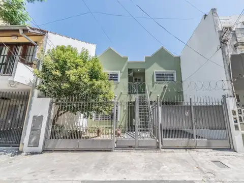 PH · En Venta · 4 Ambientes  · 2 Dormitorios  · Patio, terraza y quincho · Wilde