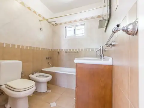 Depto Tipo Casa en Venta con 2 cocheras