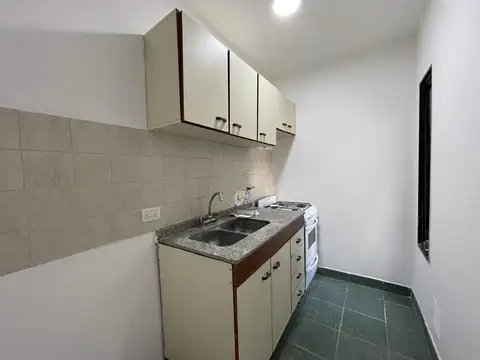Depto Tipo Casa en Alquiler en Abasto, $ 650.000
