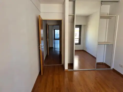 HERMOSO SEMIPISO 2 AMBIENTES AL FRENTE CON BALCÓN