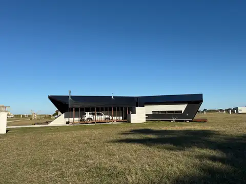 MIRAMAR LINKS