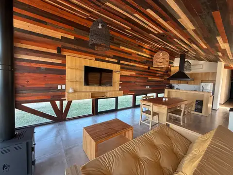 Casa 4 ambientes con 2 baños