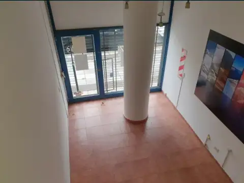 Local en Venta Via Púb.