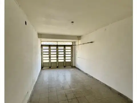 Casa 5 ambientes con 1 baño