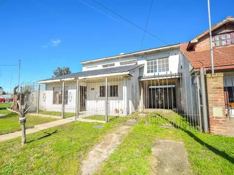 VENTA CASA 5 AMBIENTES CON COCHERA DOBLE