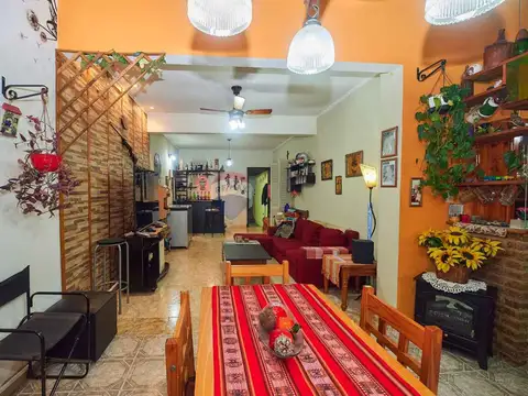 Casa 6 ambientes con 3 baños