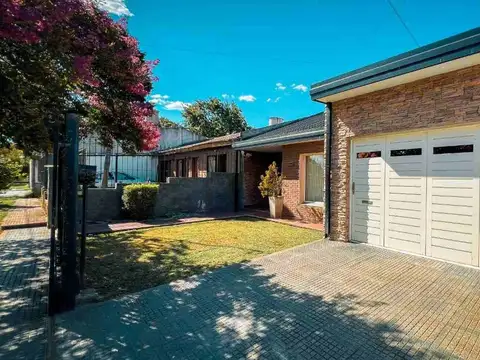 VENTA CASA 5 AMBIENTES CON PARQUE PILETA Y QUINCH0
