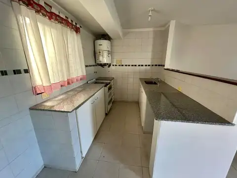 Depto Tipo Casa 4 ambientes con 2 baños