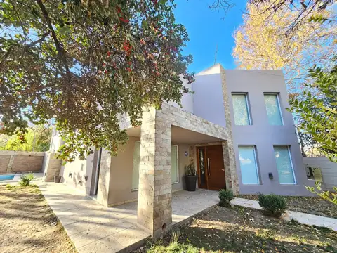CASA EN ALQUILER CON PILETA - PLOTTIER
