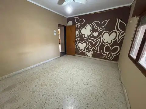 CASA DOS DORMITORIOS, COCHERA Y PILETA ZONA NORTE