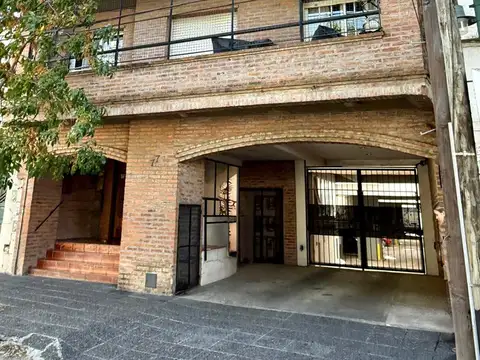 Impecable depto 3 amb, con cochera y balcón, vivienda o profesional