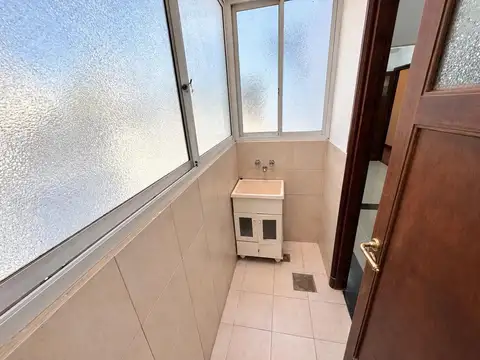 Amplio 4 ambientes clásico – Piso alto – Vista abierta a Av.