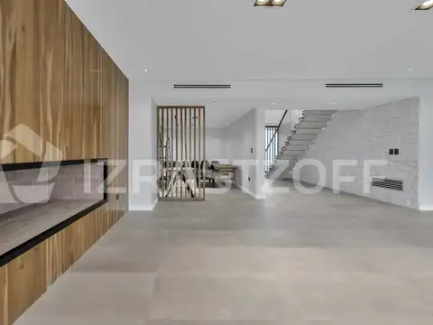 Casa 7 ambientes con 4 baños