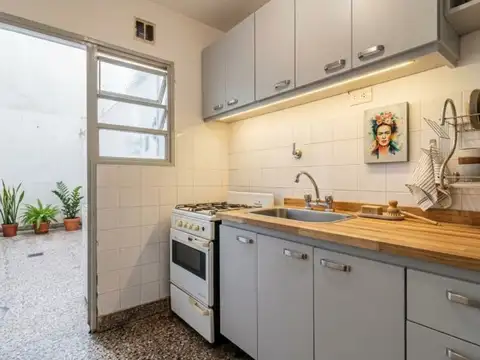 Castro 1157 Piso 0 Departamento B