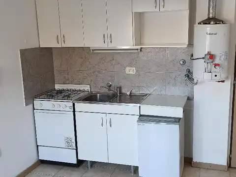 RECONQUISTA 1300, Piso 1